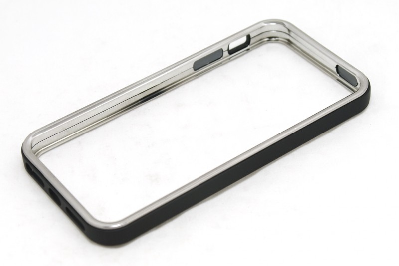 Бампер для Apple iPhone 5 черно-серебряный